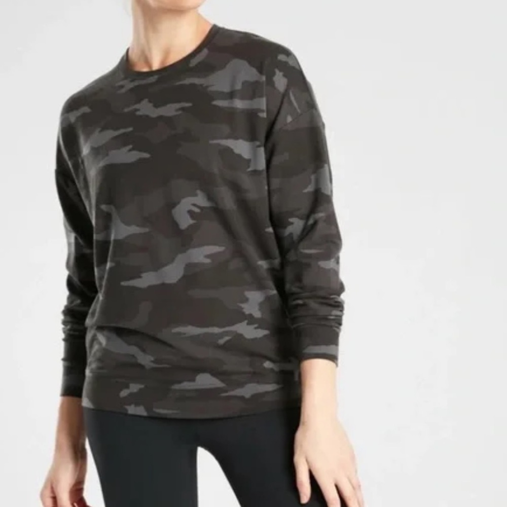 Athleta black and gray camo long sleeve shirt women’s small oversized comfy top